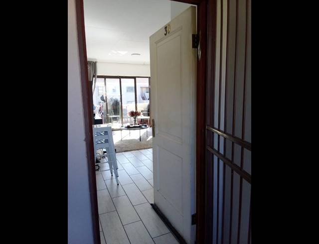 2 BEDROOM APARTMENT FOR SALE IN CHELTONDALE